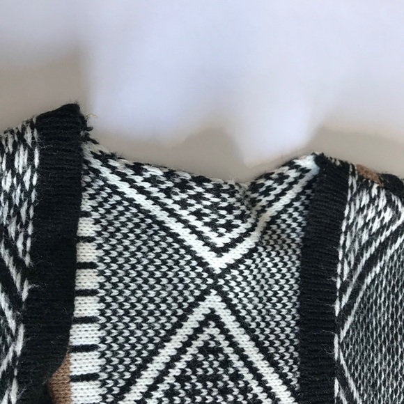 Vest Poncho Style Western Black and Tan with Fringe Size L 100% Acrylic - Picture 2 of 12